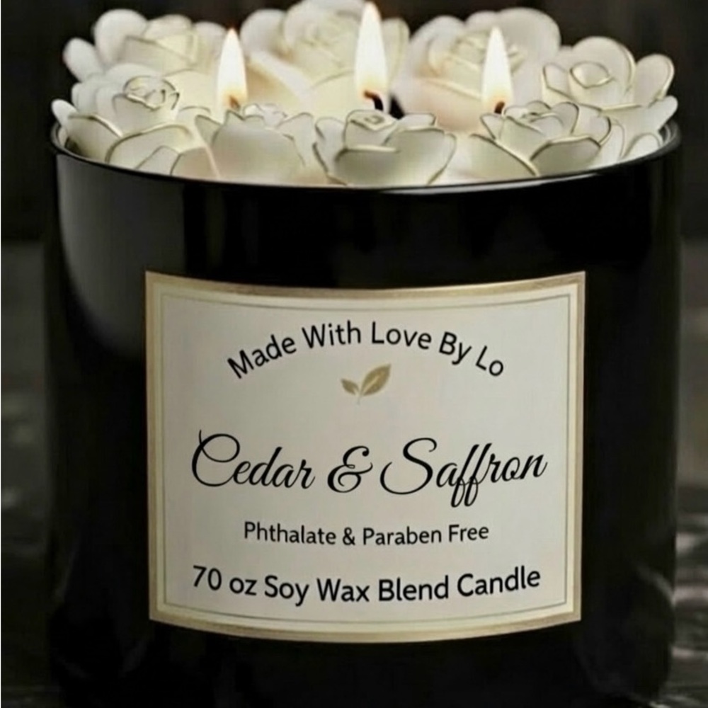 JUMBO CANDLE BOUQUET 
Scent: Cedar & Saffron 
Soy Wax 
Pthalate & Paraben Free